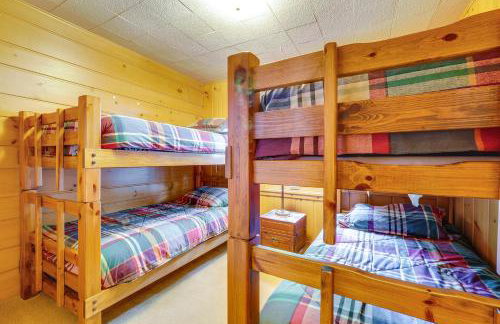 Waterfront Torch Lake Cottage with Dock and Fire Pit! - Foto 21