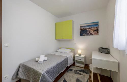 Three Lions Apartment - Photo 25