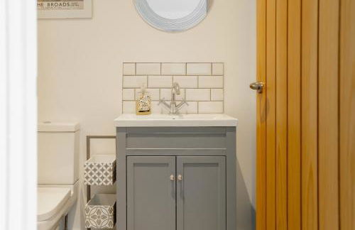 Large Modern Scenic 4 Bedroom Townhouse - Foto 28