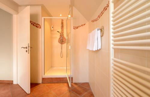 Ferienhaus für 8 Personen mit Kamin & Terrasse - Foto 12