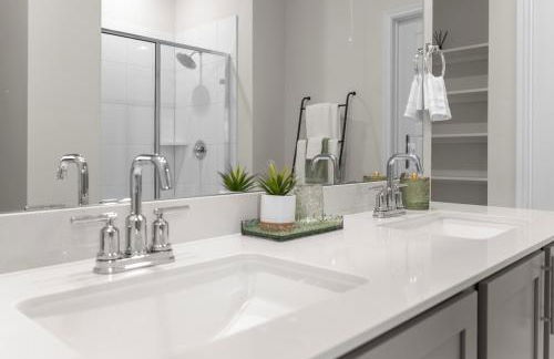 Luxurious 4-Bed Home with Pool Table & Nearby Pool - Foto 25