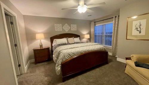 Modern 2 bed condo with office - Photo 4