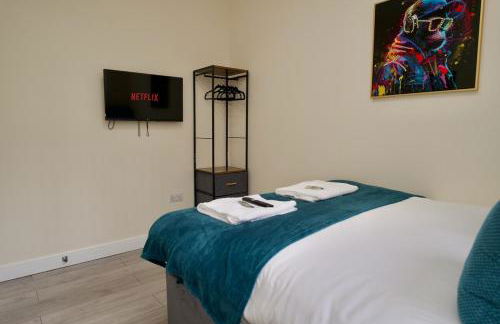 Hastings Manor - Free Netflix, Parking, WiFi & Private Garden - Foto 21