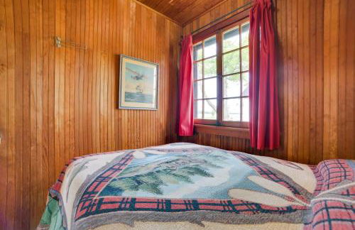 Sandy Beach and Sunset Views Cedarville Cabin 3! - Foto 13