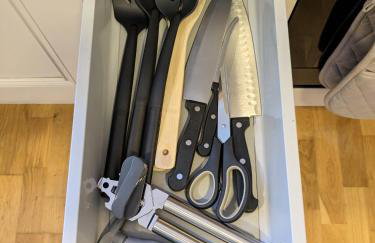 Guildford Station with Parking - Photo 17