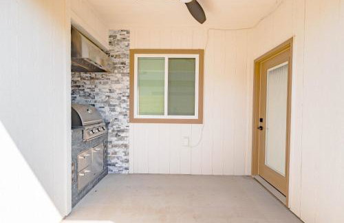 Plush & Roomy - Perfect for All Ages near KU & KC - Photo 34