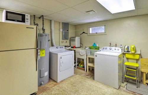 Pool and Lake Access Mtn-View Cottage in Newland - Foto 25