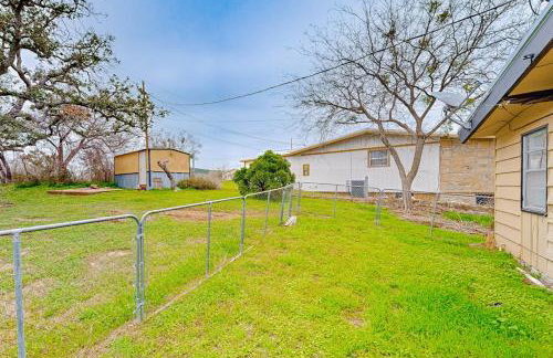 Cozy Dog-Friendly House Near Water with Enclosed Yard, Grill, & Equipped Kitchen - Photo 22