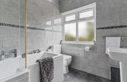 4 to 6 Beds Van Parking South Birmingham NR Edgbaston Solihull Relocations Insurance and Work Bookings Welcome - By Samina - ARZ Stays - Foto 30