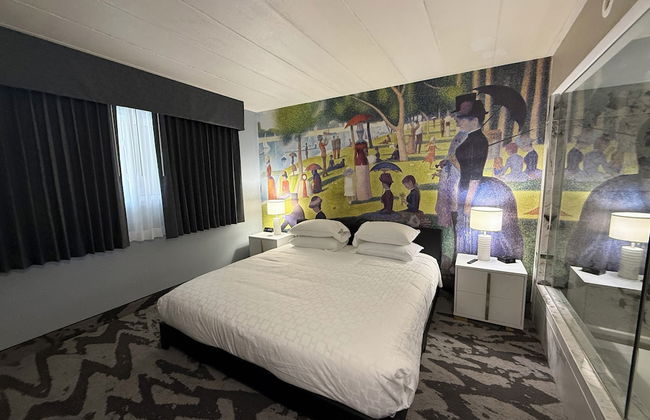 Lighthouse Inn & Suites - Photo 34