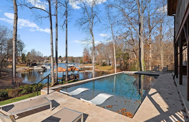 Winding Down by Avantstay Sleeps 20 + Dock, View - Photo 6