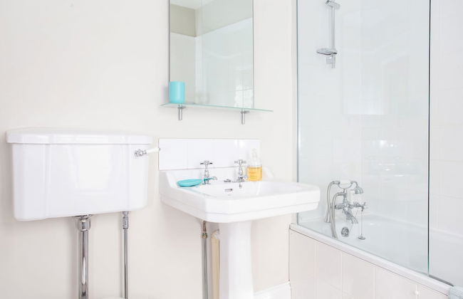 Peaceful Elevated Residential Area - Walk to City - Foto 10