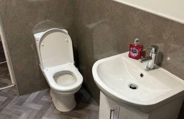 Substantial 5 Bed Townhouse - Foto 14