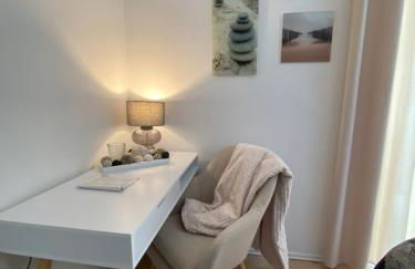 SLEEP WELL Apartments DETMOLD - Tempur Beds- NEU - Top Lage - Free parking - WIFI - Foto 3