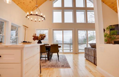 '"Luxury Mountain Getaway'" Sauna, Hot Tub, Massage Chair, Pool Table - Photo 8