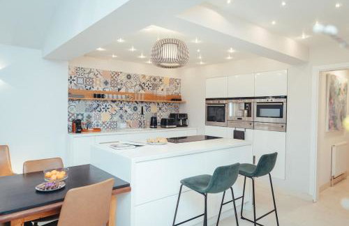 5 Bed Family Home- Free Parking - Foto 1