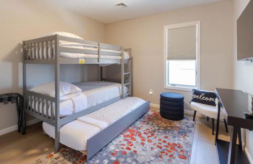 Large Luxury Home with Media Room and Game Room - 10 mins to Campus & Stadium - Foto 54