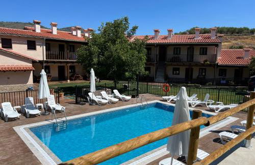 APARTAMENTOS DOÑA JIMENA DEL AMBROZ 4 Estrellas complejo único en el centro del pueblo - Foto 1