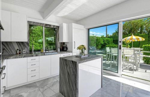 Palm Springs Luxury Home With Pool and Next to Downtown & Airport - Photo 35