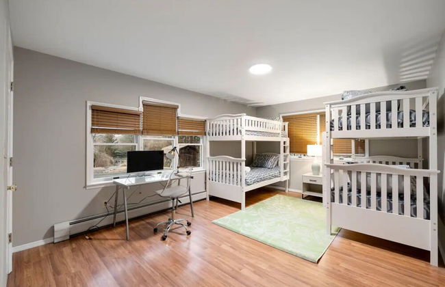 Cozy Fall Home With 4BR and Fireplace - Photo 39