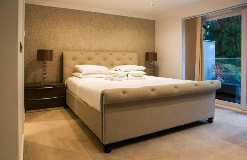 Hot Tub/Football Court/Sleeps 12/Luxury Villa - Photo 19