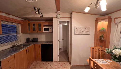 A and C Coastal Hideaway Private Decking - Foto 4, stove, minibar