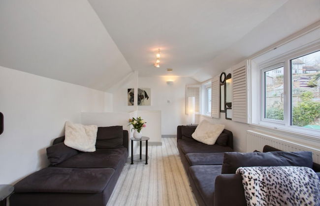 Fantastic 1BD Hideaway, 2 Minutes to the Sea - Photo 13