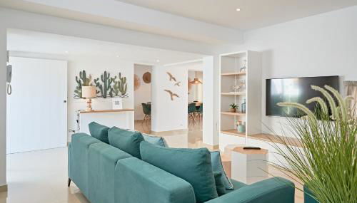 Charming Patio Villa With Private Pool - 6BR - In The Heart of Playa den Bossa - Walk To Ushuaïa, Hi & The Beach! - Photo 4