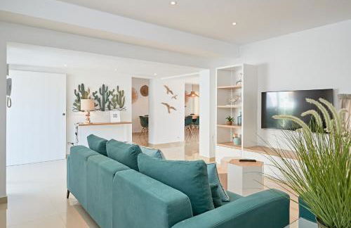 Charming Patio Villa With Private Pool - 6BR - In The Heart of Playa den Bossa - Walk To Ushuaïa, Hi & The Beach! - Photo 4