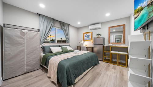 Entire Private Studio with 1 King Bed, Full Kitchen, Gated Yard, Available Now - Foto 3