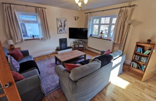 Unbeatable Llanberis Location, Detached with Parking, Snowdon Views. - Photo 4