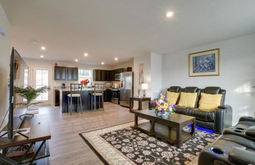 9 Mi to Duke University Spacious Home with Yard! - Foto 1