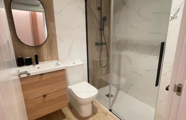 A 4 min andando del metro 3 habitaciones con baño privado - Foto 4