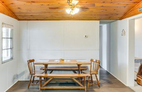 1 Mi to Lake Murray Pet-Friendly Home with Deck - Foto 7