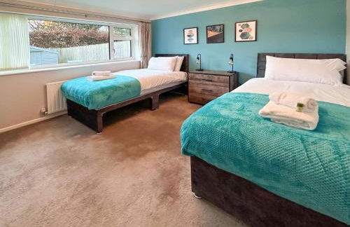 BLUNSDON LODGE - Spacious Bungalow, High Speed Wi-Fi, Free Private Parking, Garden - Foto 4