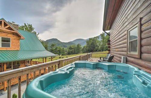 Maggie Valley Cabin with Private Hot Tub and Game Room - Foto 3