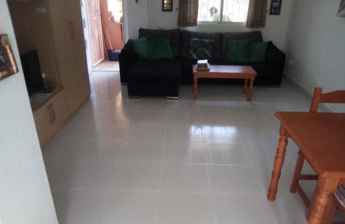 3 Bed Villa Sleeps 6 - Pets Ok - Communal Pool - Foto 8