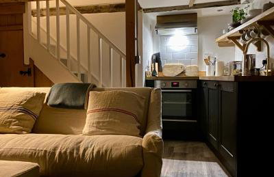 The Old Gallery - Charming Coastal Escape For Two - Photo 35