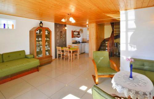 Lakeside holiday home, private garden - Photo 4