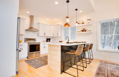 '"Luxury Mountain Getaway'" Sauna, Hot Tub, Massage Chair, Pool Table - Photo 29