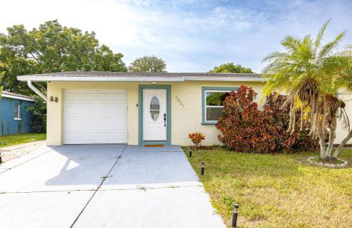 Marlin's Palm Oasis - Beach House, Amazing Pool, BBQ Area - Photo 37