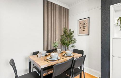 Acton 4BR House I Contractors I Families I Parking - Foto 19