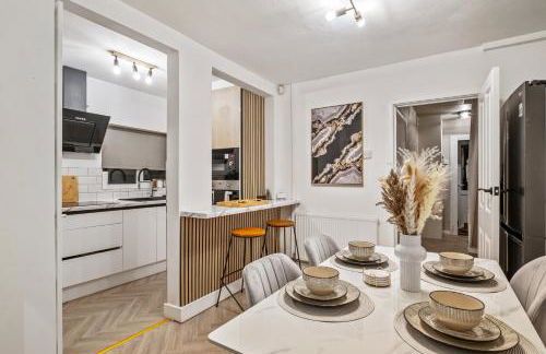 Luxury Cozy 2 bed house hot tub family friendly business traveler family of 4 - 6 with parking close to Birmingham city centre , M6 , Aston univerity , Great Barr Birmingham - Foto 11