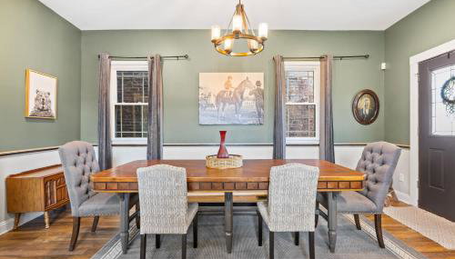 3BR Cozy Family Home with HotTub & Spacious Backyard - Foto 3