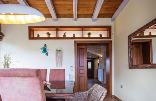 Saridakis Villa, Multi-Generational Escape & Pool, By ThinkVilla - Foto 29