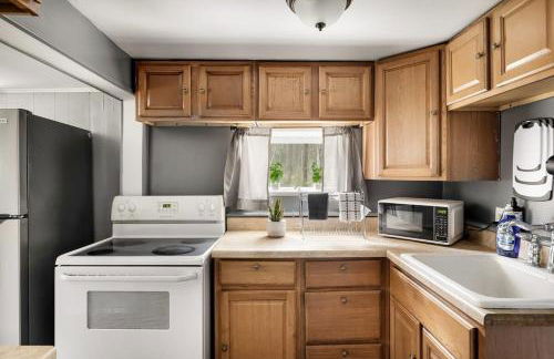 Creekside Cabin w Hot Tub, Fire Pit, Grill, WiFi! - Foto 16