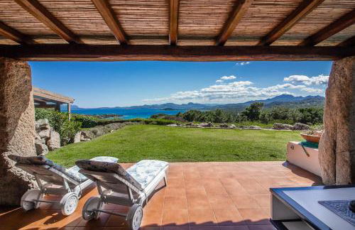 GuestHost - Villa With Private Garden, Parking & Shared Pool! - Foto 29