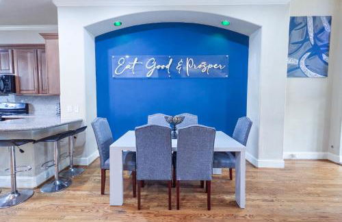 Artsy 3-Story Townhouse Near the Galleria Area! - Foto 7