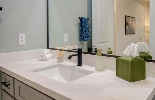 Houston Entertainment Haven - Photo 41