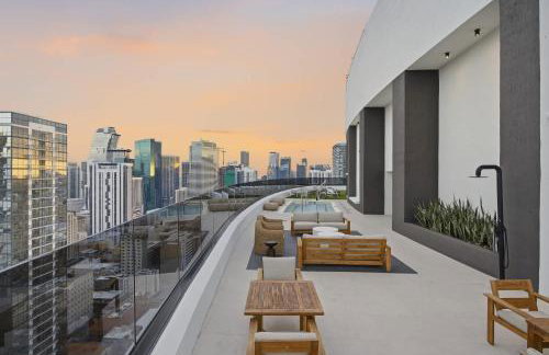 Upscale Downtown Condo Pool Gym & Skyline Views - Foto 12